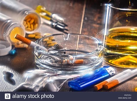 Illegal Drugs Alcohol Stock Photos & Illegal Drugs Alcohol Stock Images - Page 3 - Alamy