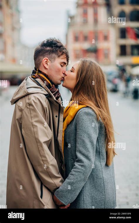 Couple Kissing Street Hi Res Stock Photography And Images Alamy