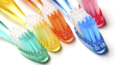 Como escolher a escova de dentes ideal Dúvidas de saúde bucal YouTube