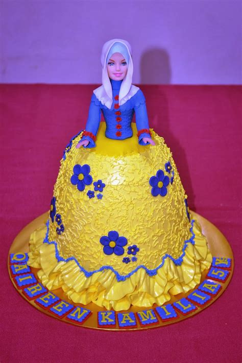 (9 inch cake + 14 cupcakes) or premium (10.5 inch cake + 18 cupcakes) 3 days advance notice is required for this cake order. MyPu3 Cake House: princess doll cake