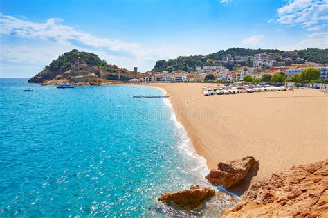 Aber eine über 580 km lange küste lässt sich schwer pauschalisieren, weshalb auch wir diesem image nur teilweise. Tossa De Mar-Strand In Costa Brava Von Katalonien ...