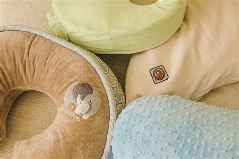 The Best Nursing Pillows Reviews By Wirecutter