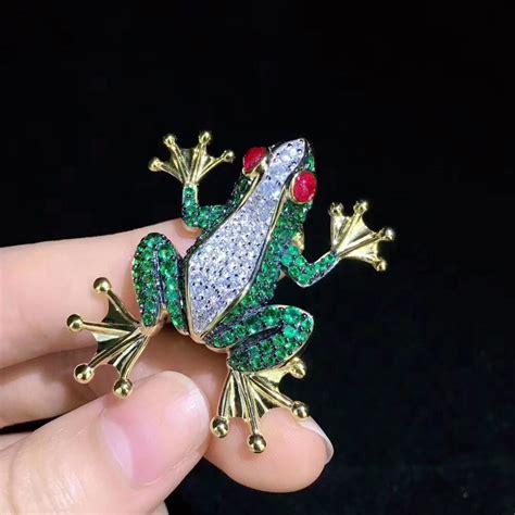 Womens Frog Pin Brooch Pendant In Green Golden Plated Brooches