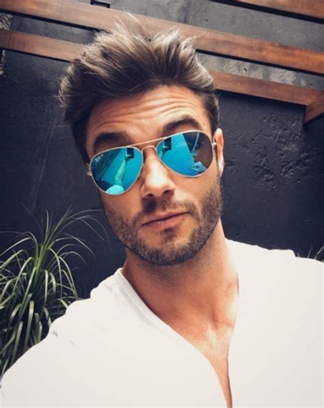 One really fun idea that i haven't seen very often is to have someone take a picture of you taking a selfie. 30 Best Selfie Poses for Guys to Look Charming - Page 2 of ...