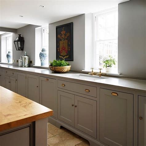 Farrow and ball's pavilion gray stays pretty true to gray and is absolutely gorgeous. 12 Farrow and Ball Kitchen Cabinet Colors For The Perfect ...