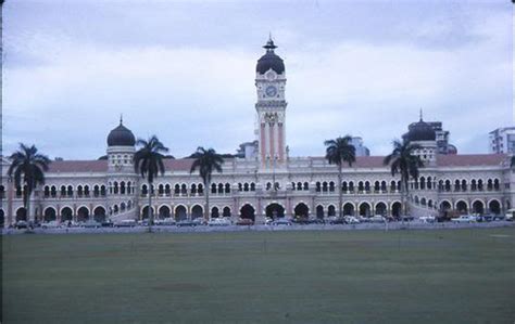 Nestled in the heart of the city of kuala lumpur, the sprawling dataran merdeka is the place where independence of malaysia was declared in the year 1957. Dataran Merdeka satu ketika dahulu | Kuala Lumpur, dahulu ...