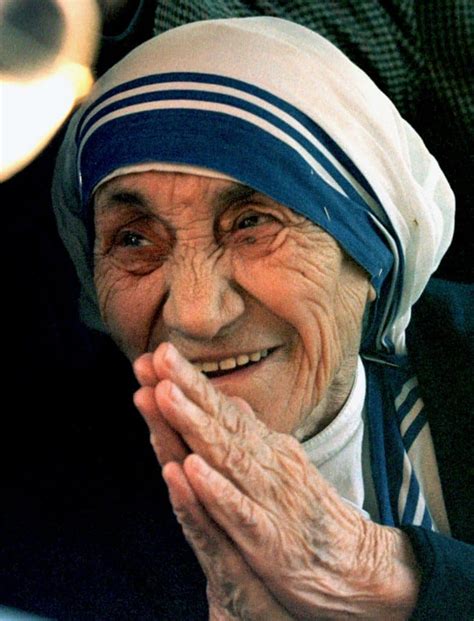 La vida e historia de la santa teresa de calcuta es de una trayectoria interminable e inolvidable, por lo que podría resumir algunas de ellas en forma corta pero no menos interesante. Madre Teresa De Calcuta Frases Poemas - Texto De ...