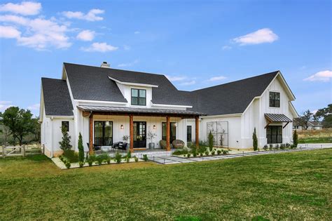 Farmhouse Style House Plan - 4 Beds 2.5 Baths 2686 Sq/Ft ...
