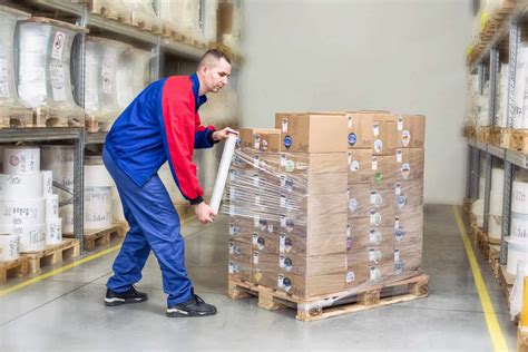 How To Hand Wrap A Pallet Warehouseninja