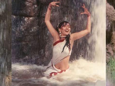 Entertainment News Bollywood Actresses Top Hottest Waterfalls Scenes Mandakini Zeenat Aman झरने