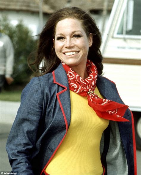 She began her career at a very young age first of all at the age of 17 she wanted to become a dancer. Larry King leads tributes to the late Mary Tyler Moore ...