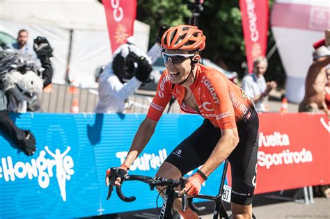 Ő mindjárt a legnehezebbnek tartott giro d'italiával kezd. Valter Attila 16. lett a digitális svájci kerékpáros ...