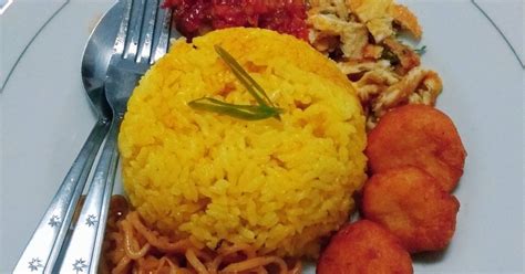 Resep Nasi Kuning Ayam Balado Oleh Anggie H Pinanti Cookpad