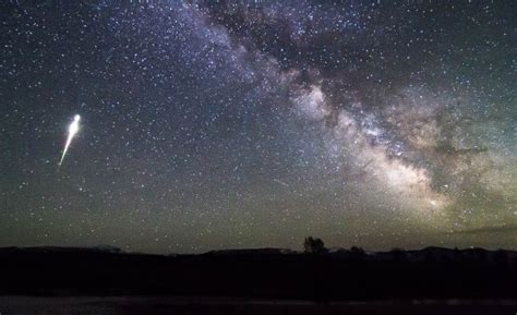 Cuando el cometa halley volvió a pasar no quedaba rastro de aquel papa con tan malas pulgas ni de la mayoría de los cristianos que imploraban una estrepitosa caída, sin embargo, sus descendientes seguían rezando diariamente el ángelus. Terra "pegará carona" na cauda do cometa Halley durante o ...