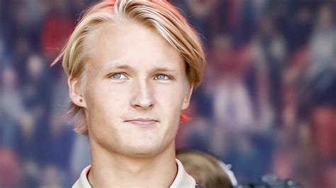 Denmark's kasper dolberg celebrates after scoring his side's second goal during the euro 2020 soccer championship round of 16 match between wales and denmark. Dolberg: 'Nu nog vrij in mijn hoofd, dat hoort ook bij fit ...