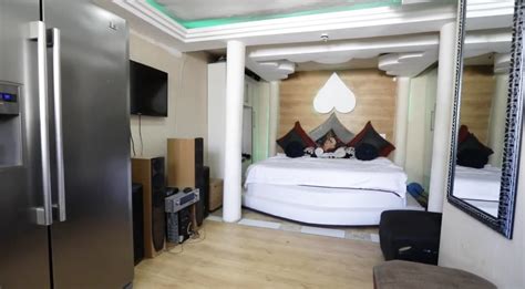 Windows from floor to ceiling to give you the best views of cape town and full view of majestic table the space our penthouse overlooks table mountain and cape town city. An incredible shack in Cape Town is going viral and ...