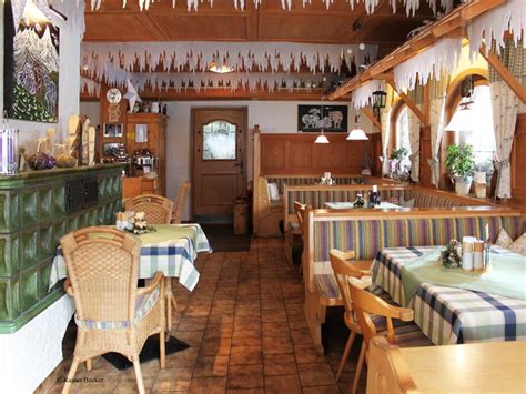 Frühstück super was mich geärgert hat war am letzten abend die aussage wir hätten flecken hinterlassen und sollen dies extra bezahlen (120€) wir sind uns aber sicher daß wir diese flecken nicht gemacht haben. Hotel Restaurant Saschas Kachelofen im Allgäu