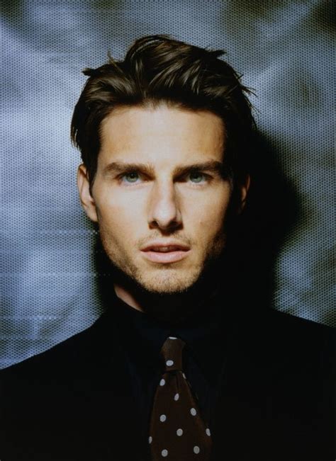 Tom cruise has come to the aid of a grassroots football club left out of pocket by the coronavirus but smiles were soon restored when hollywood legend cruise signed a clutch of the club's shirts. kinowar.com | Мужчина дня: Том Круз (23 фото)