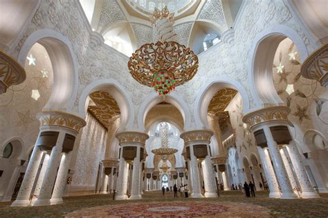 Zu zeiten des propheten mohammed wurden matten als gebetsteppich verwendet. Scheich-Zayid-Moschee in Abu Dhabi, VAE | Franks Travelbox