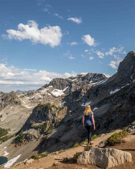 A Photographic Guide To The Stunning Maple Pass Loop Trail North