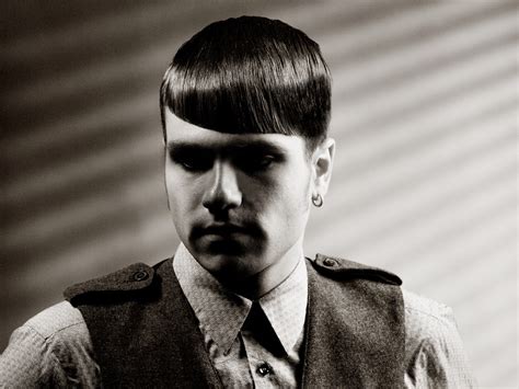 This means that you need to swap the blades if you. Short clipper-cut men's hair with the top section combed forward