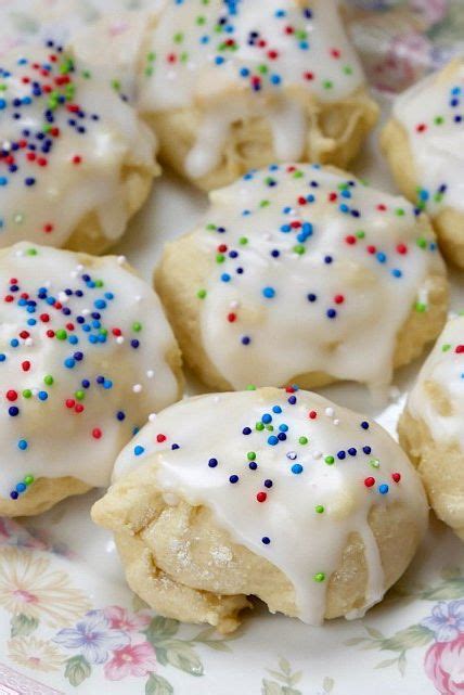 Austrian husarenkrapferl cookies, an almond shortbread dusted with icing sugar & finished off with a dollop of jam, will be the talk of the dessert table! 10 Best Italian Christmas Cookie Recipes - Easy Italian ...