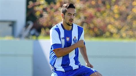 Paços de ferreira on loan from portimonense s.c. Officiel : Le FC Porto prolonge un espoir ! - Transfert ...