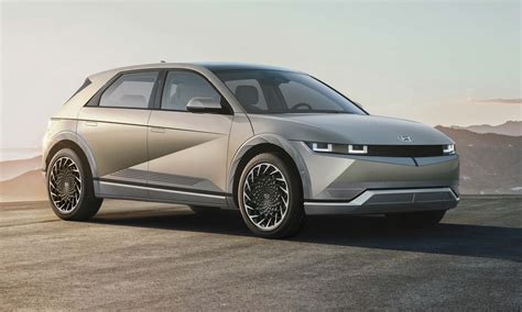 The ioniq 5 (stylized as ioniq 5) is an electric compact crossover suv produced by hyundai. 2022 Hyundai IONIQ 5 Electric Crossover: First Look | Our ...