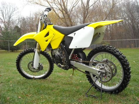 The suzuki rm 125 model is a cross / motocross bike manufactured by suzuki. 2003 Suzuki RM 125 - Moto.ZombDrive.COM