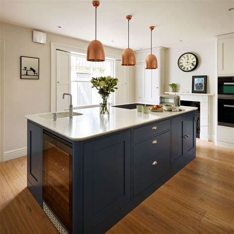 40 inspiring modern kitchen design ideas & pictures. Navy kitchen ideas - Navy blue kitchens that look cool and ...