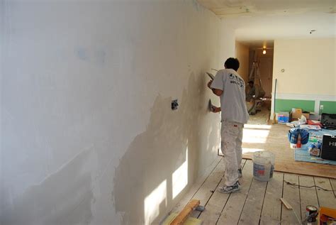 A masterpiece created in the ceiling, abstract ceiling should it became a classic idea of a combination of drywall and ceilings. Featured Small Businesses: Best Drywall Ceiling Design Ideas
