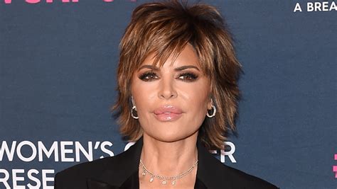 Rhobh Star Lisa Rinna Accuses Qvc Of Muzzling Her From Speaking