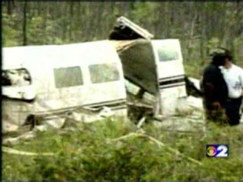 Aaliyah dana haughton was an american recording artist who was killed in a plane crash on august 25, 2001, after boarding a in addition to aaliyah, eight other people were killed in the plane crash. Aaliyah plane crash footage | Aaliyah plane crash, Aaliyah ...