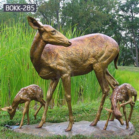 Outdoor Life Size Bronze Doe And Baby Deer Sculptures For