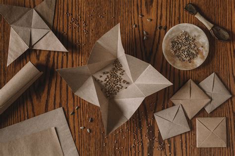 Diy How To Fold Origami Seed Packets Re Living Diy Seed Packets