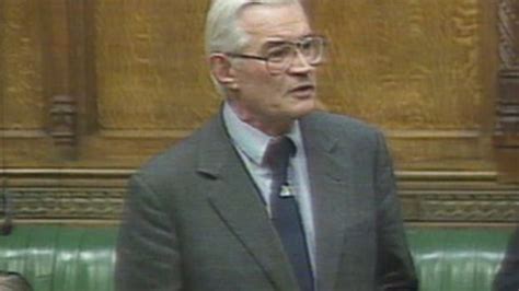 Former Conservative Minister Sir David Mitchell 86 Dies Bbc News