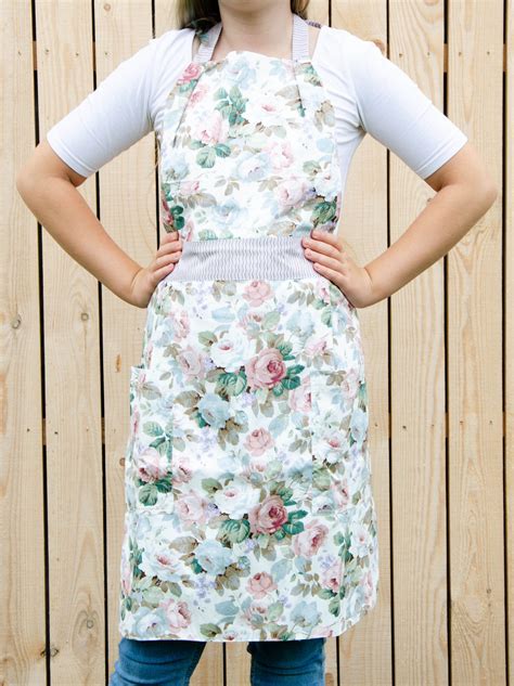 Vintage Style Full Apron For Women With Floral Patterns Etsy Sch Rze