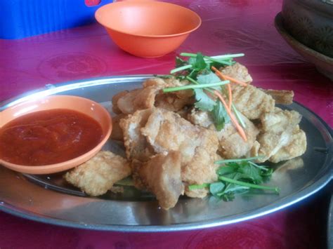 Raw shark meat is a raw sustenance item in raft. Eli Leong: Shark meat!