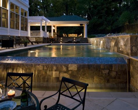 20 Luxurious Backyard Infinity Pool Designs