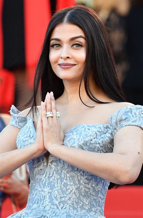Cannes Aishwarya Rai Channels Her Inner Cinderella In Glorious