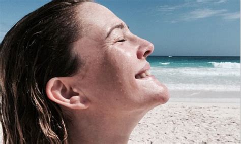 Drew Barrymore Celebrates Her 40th Birthday On A Beach Daily Mail Online