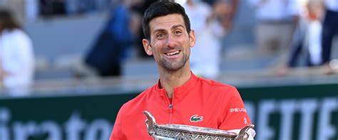 Mené deux sets à zéro, novak djokovic a finalement renversé stefanos tistsipas, hier, en finale du tableau masculin des internationaux de france de tennis. Tennis - Roland-Garros (H) : Djokovic assure jouer pour de ...