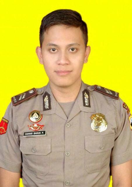 Mewarnai gambar polisi ini ditujukan untuk anak tk atau sd kelas 1. Foto Gambar pak polisi Yang Ganteng dan Polisi Wanita yang ...