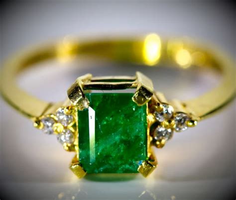 Emerald 130ct Natural Diamonds Solid 22k Yellow Gold