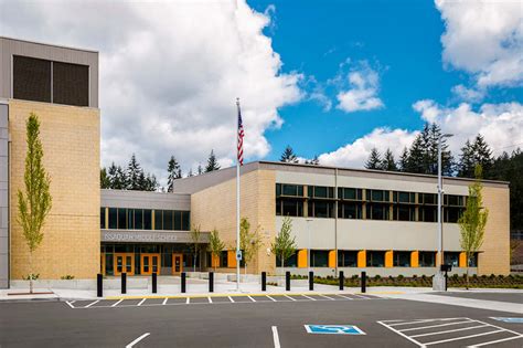 Issaquah Middle School In Issaquah Wa Features Colonial Red