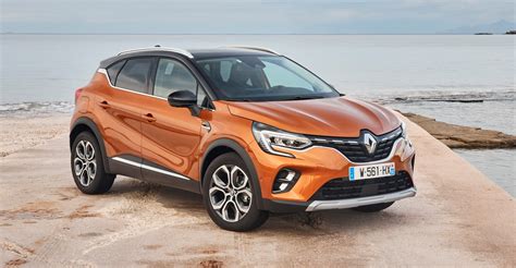 The renault captur is a series of subcompact crossover suvs manufactured by the french automaker renault. Renault Captur - Arts et Voyages