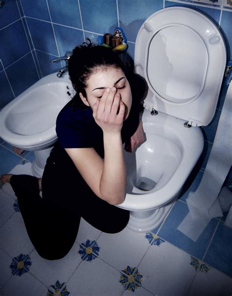 The Real Reason Girls Go To The Toilet Together Htf Magazine