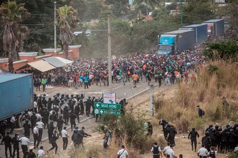 Batalla Campal Antimotines De Guatemala Disuelven Caravanamigrante