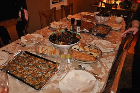 14 alternative christmas dinner ideas. Christmas Eve- Seven Fish Dinner | Favorite foods | Pinterest