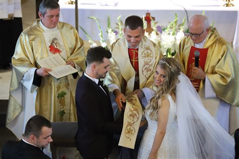 Daniel martyniuk to jedno z najgorętszych nazwisk portali plotkarskich i kolorowej prasy. Ślub syna Zenka Martyniuka. Daniel Martyniuk wziął ślub z ...